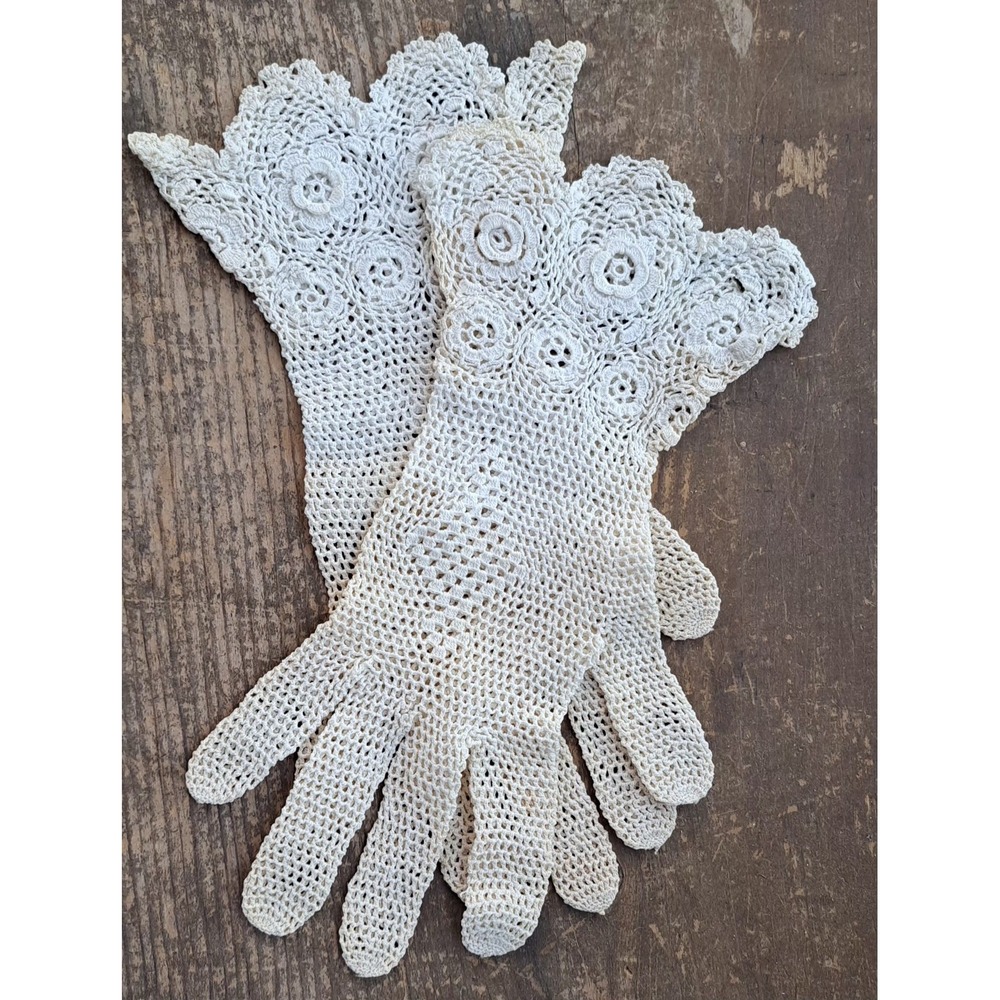 Vintage Victorian Gloves Lace Hand Crocheted Cuffed Ladies Small Off White
